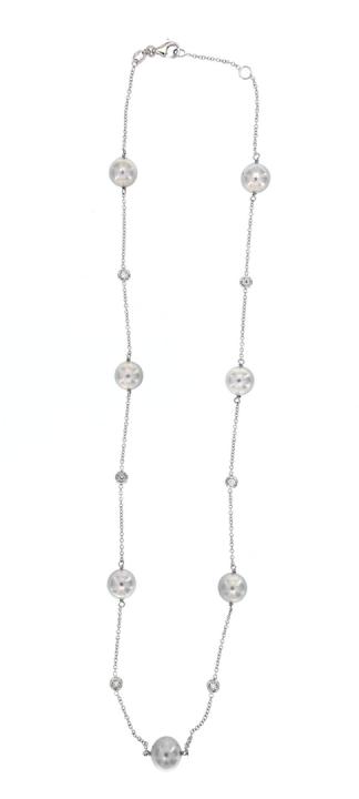 Rosario in oro bianco 18kt con perle akoya 8-8,5mm e diamanti GVS1