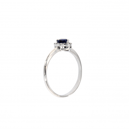 Anello in oro bianco 18kt con zaffiro blu cuore 5mm e diamanti G VS1
