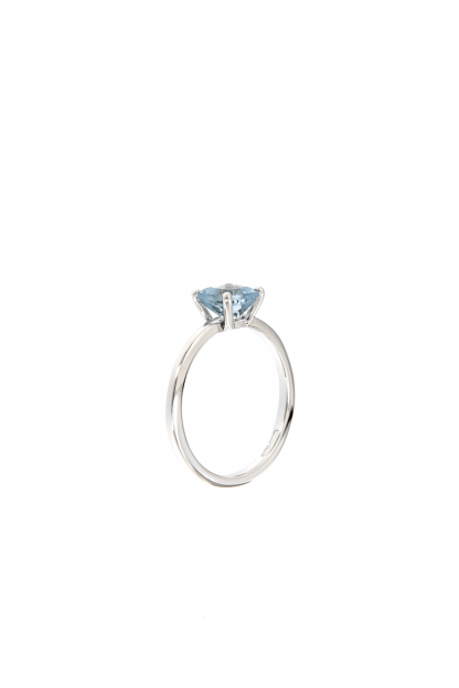 Anello in oro bianco 18kt con acquamarina antico 6mm