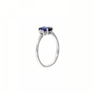 Anello in oro bianco 18kt con zaffiro blu ovale 8x6mm e diamanti G VS1