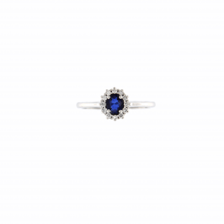 Anello in oro bianco 18kt con zaffiro blu ovale 5x4mm e diamanti G VS1