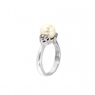 Anello in oro bianco 18kt con perla akoya e diamanti GVS1