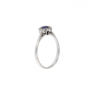 Anello in oro bianco 18kt con zaffiro blu ovale 5x4mm e diamanti G VS1