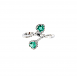Anello in oro bianco 18kt con smeraldi taglio cuore 4mm e diamanti G VS1