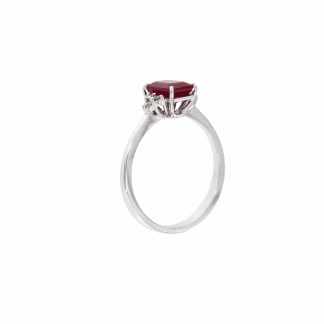 Anello in oro bianco 18kt con rubino ottagonale 7x5mm e diamanti G VS1