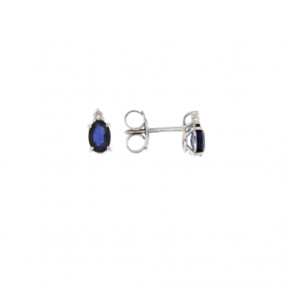 Orecchini in oro bianco 18kt con smeraldo taglio ovale 6x4mm e diamanti GVS1